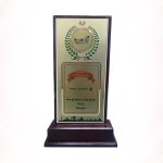 Token of love wood stand (1)